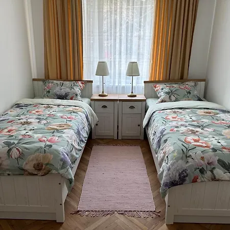 Apartment Romantic Warna